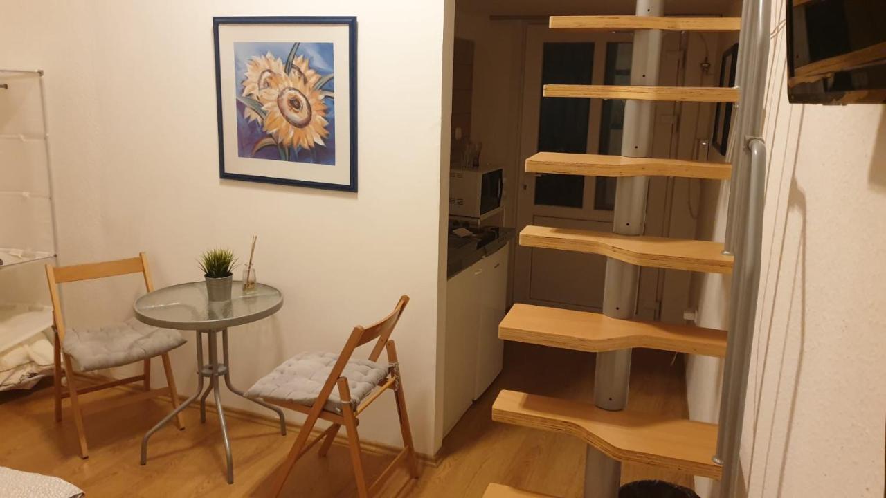 Apartman Deisi Lägenhet Budapest Exteriör bild